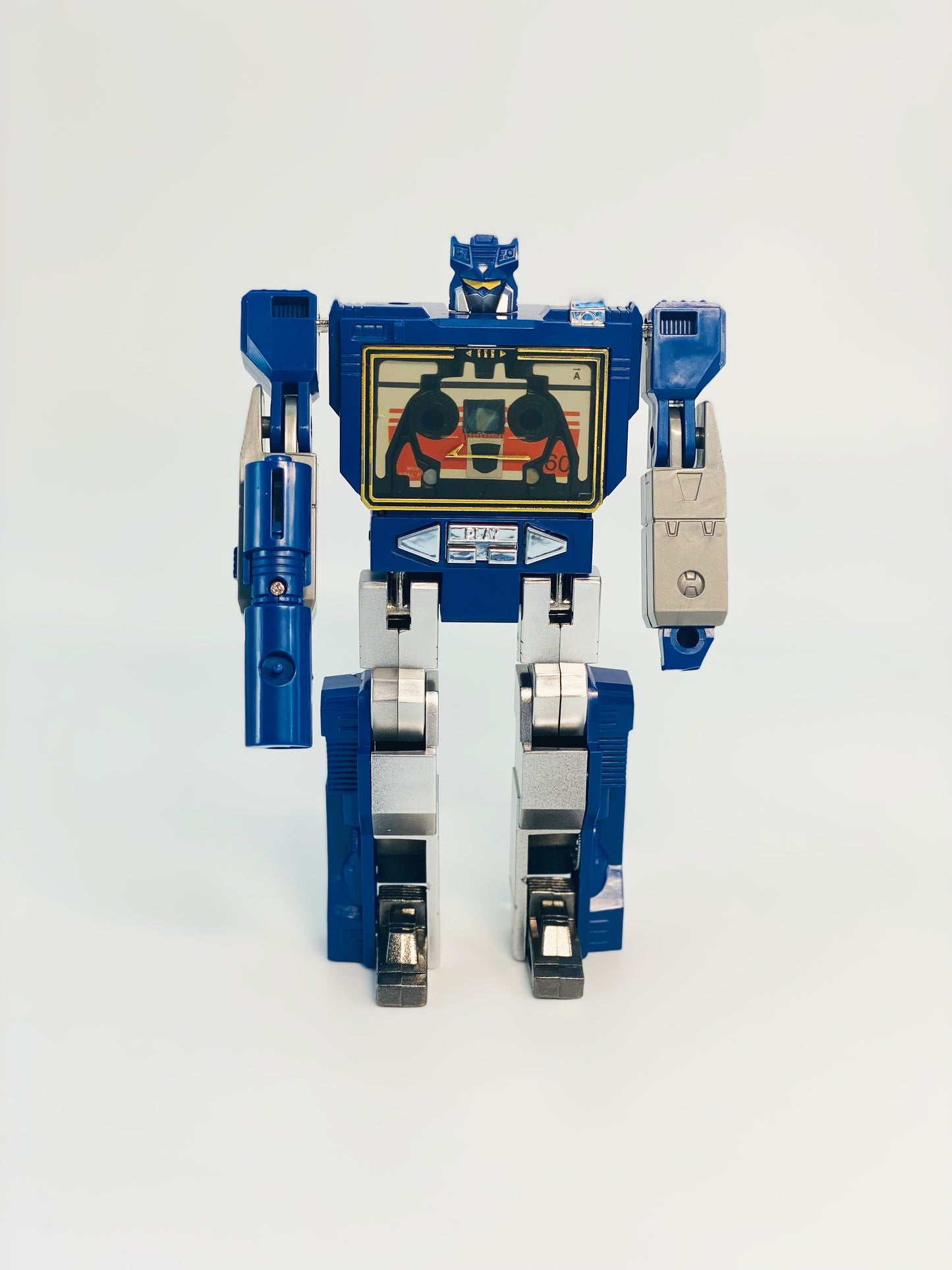 Trans. G1 Soundwave with Buzzaw Reissue Version OP Brand New Freeshipping