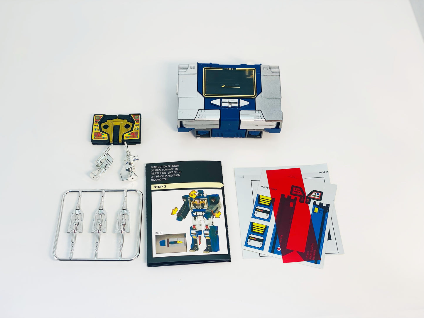 Trans. G1 Soundwave with Buzzaw Reissue Version OP Brand New Freeshipping